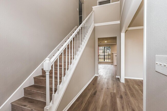 Building Photo - 18703 Evergreen Falls Dr