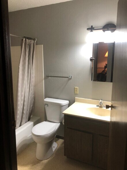 Building Photo - 500 4th Ave N