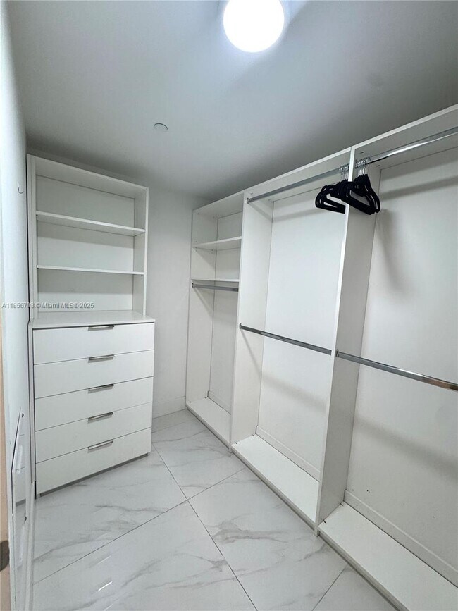 Building Photo - 16385 Biscayne Blvd