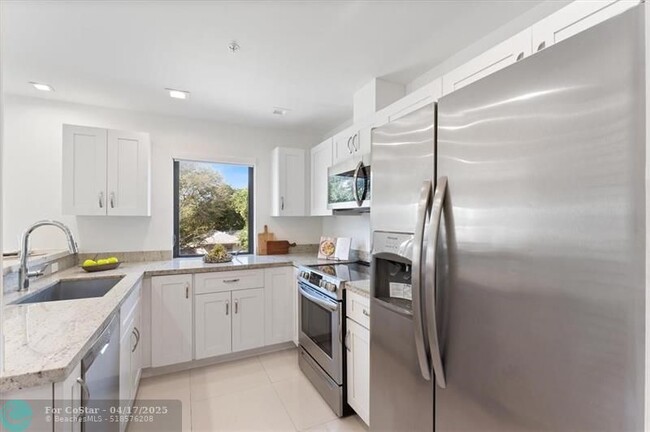 Building Photo - 448 NW 41st St