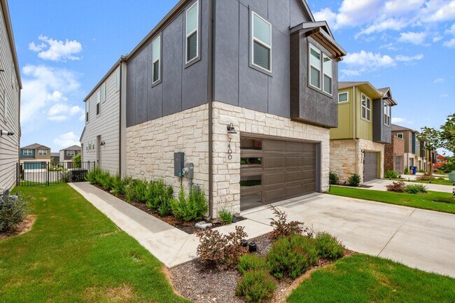 Building Photo - 7400 Travertine Spring Dr