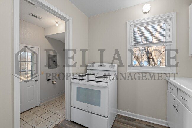 Building Photo - 224 Grover Ave