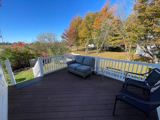 Building Photo - 49 Deerfield St