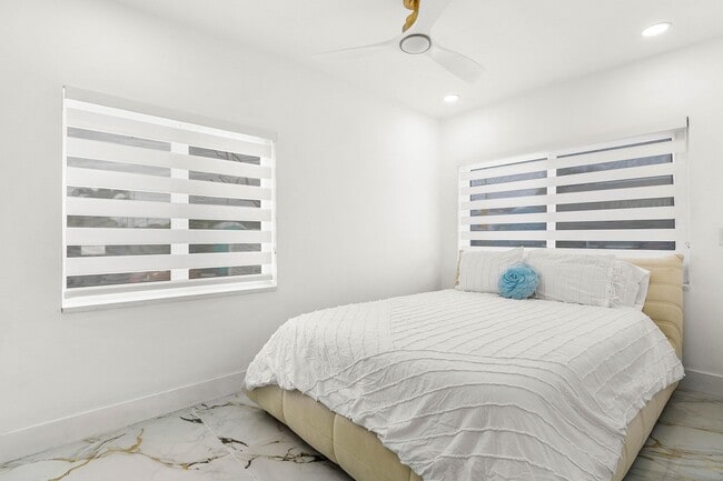 Building Photo - 202 SE 4th St