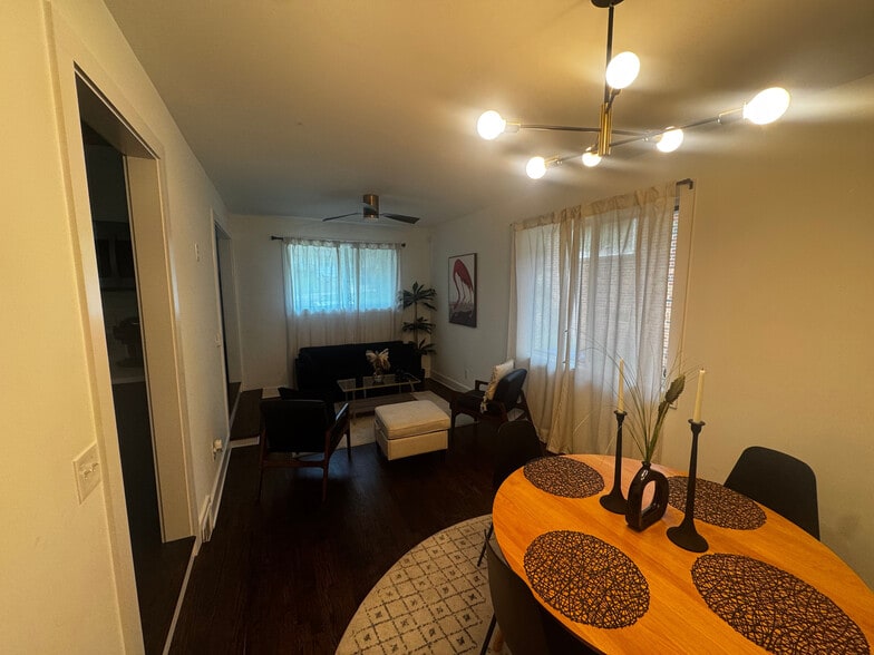 Building Photo - Room in House on Pasadena Dr