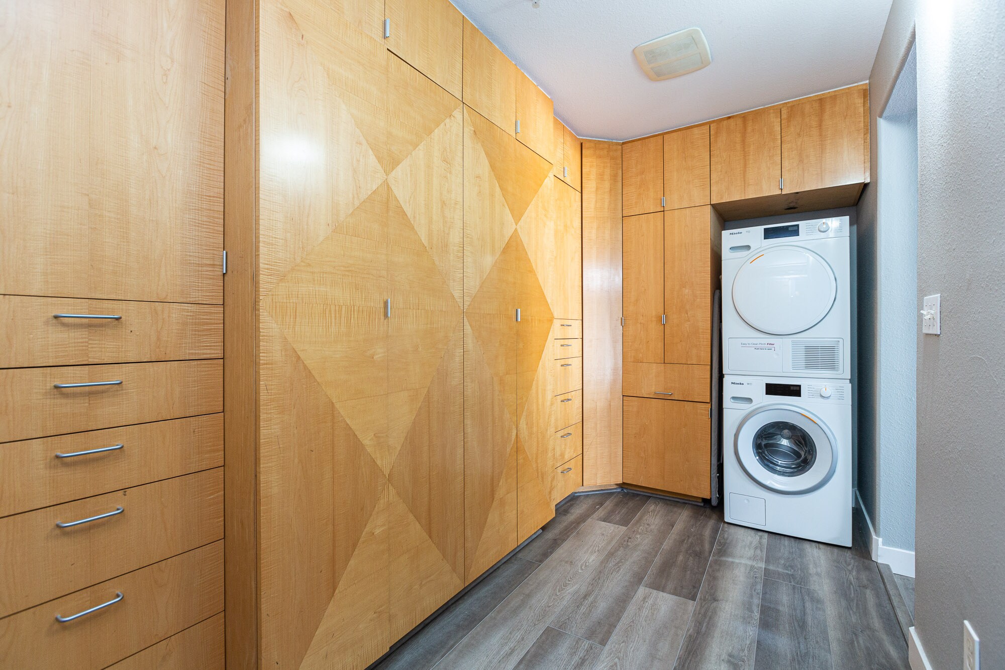 Building Photo - 346 1st St