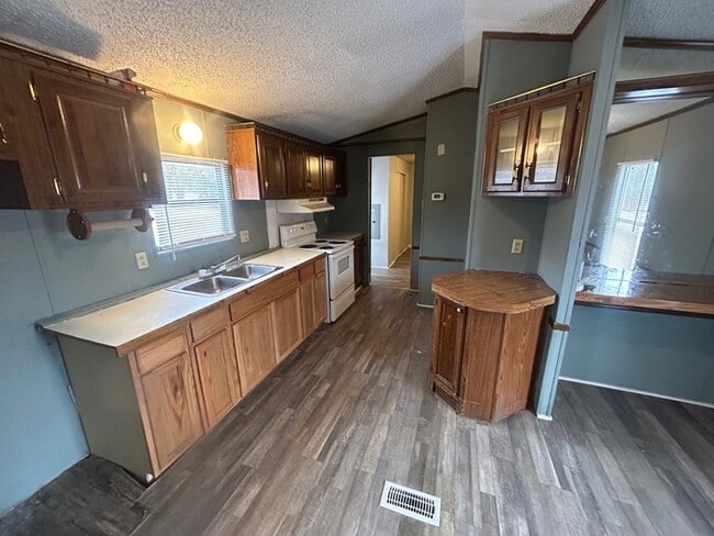 Building Photo - 201 Williams Cir