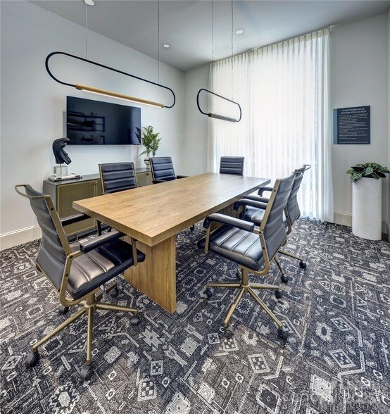 Building Photo - 8501 University Executive Park Dr