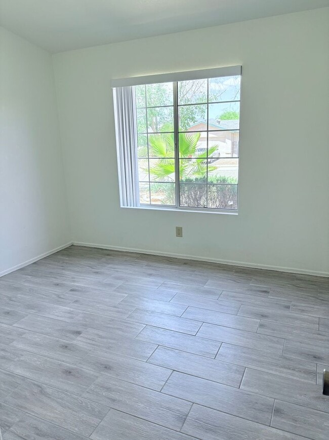 Building Photo - newly remodeled 3 bed/ 2 bath home