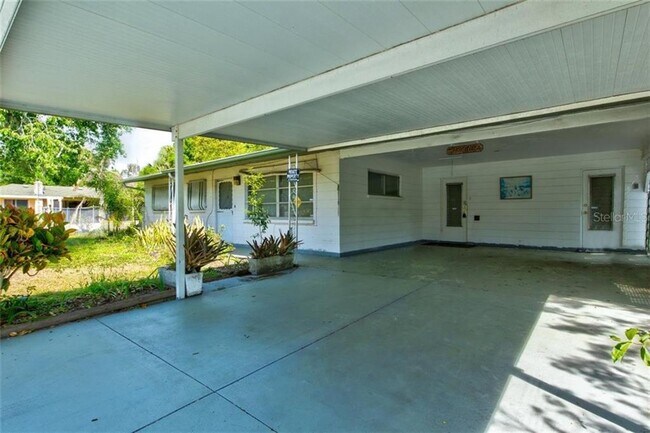 Building Photo - 230 N Briggs Ave