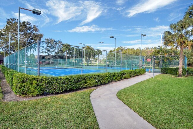 Building Photo - 2913 SW 22nd Cir