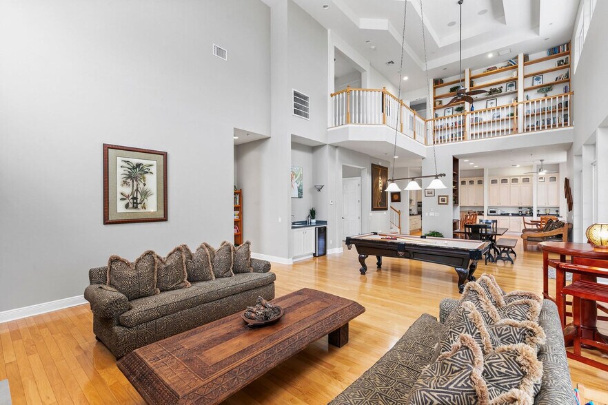 Building Photo - 1927 Sheffield Ave