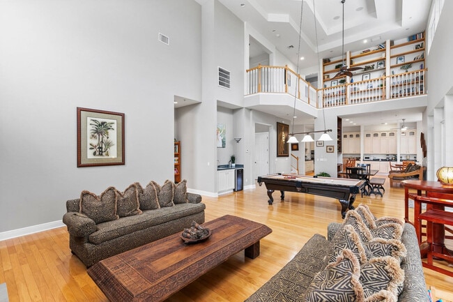 Building Photo - 1927 Sheffield Ave