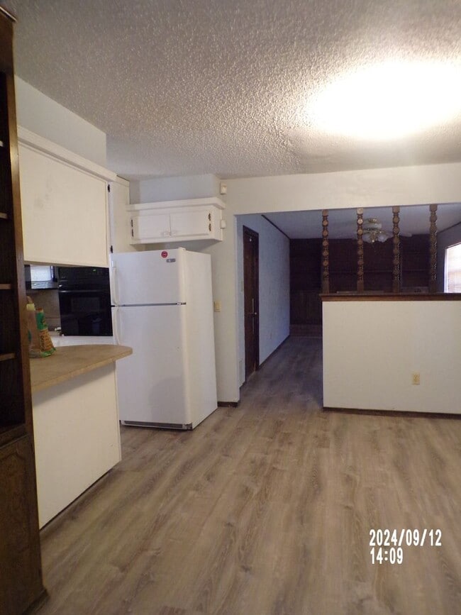 Building Photo - Pets negotiable with owner approval