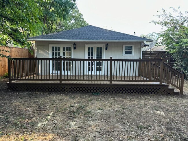 Building Photo - 1126 Pioneer Dr