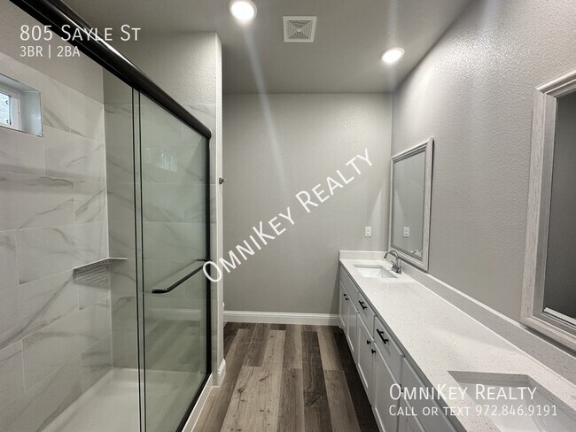 Building Photo - 805 Sayle St