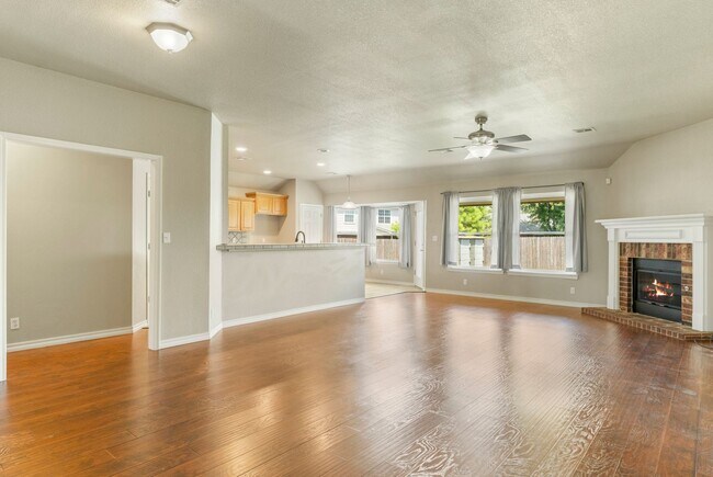 Building Photo - 3 bedroom home In Wakefield Crossing - Bix...