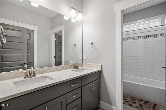 Building Photo - 714 1/2 S State Street Unit