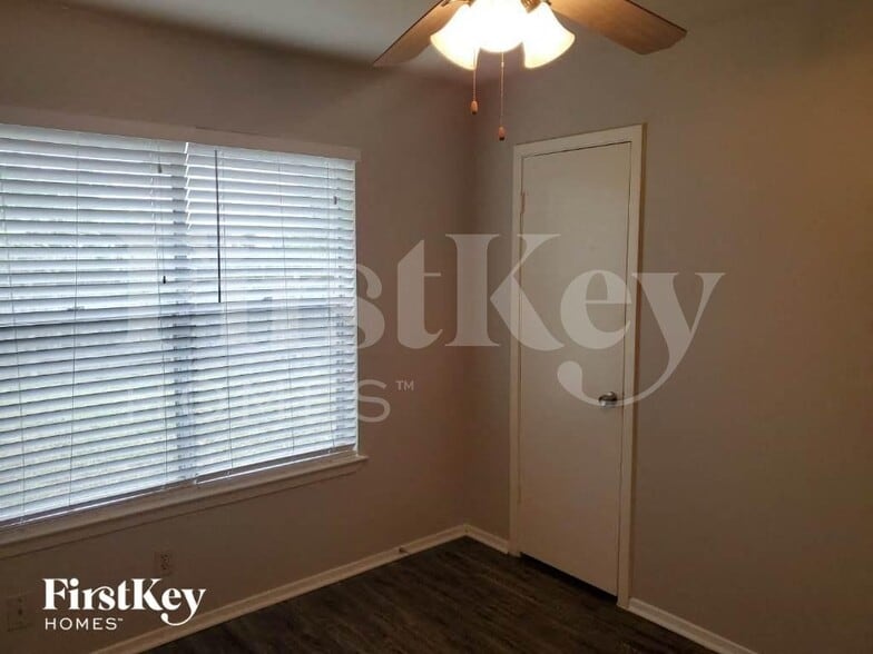 Building Photo - 21134 Western Valley Dr