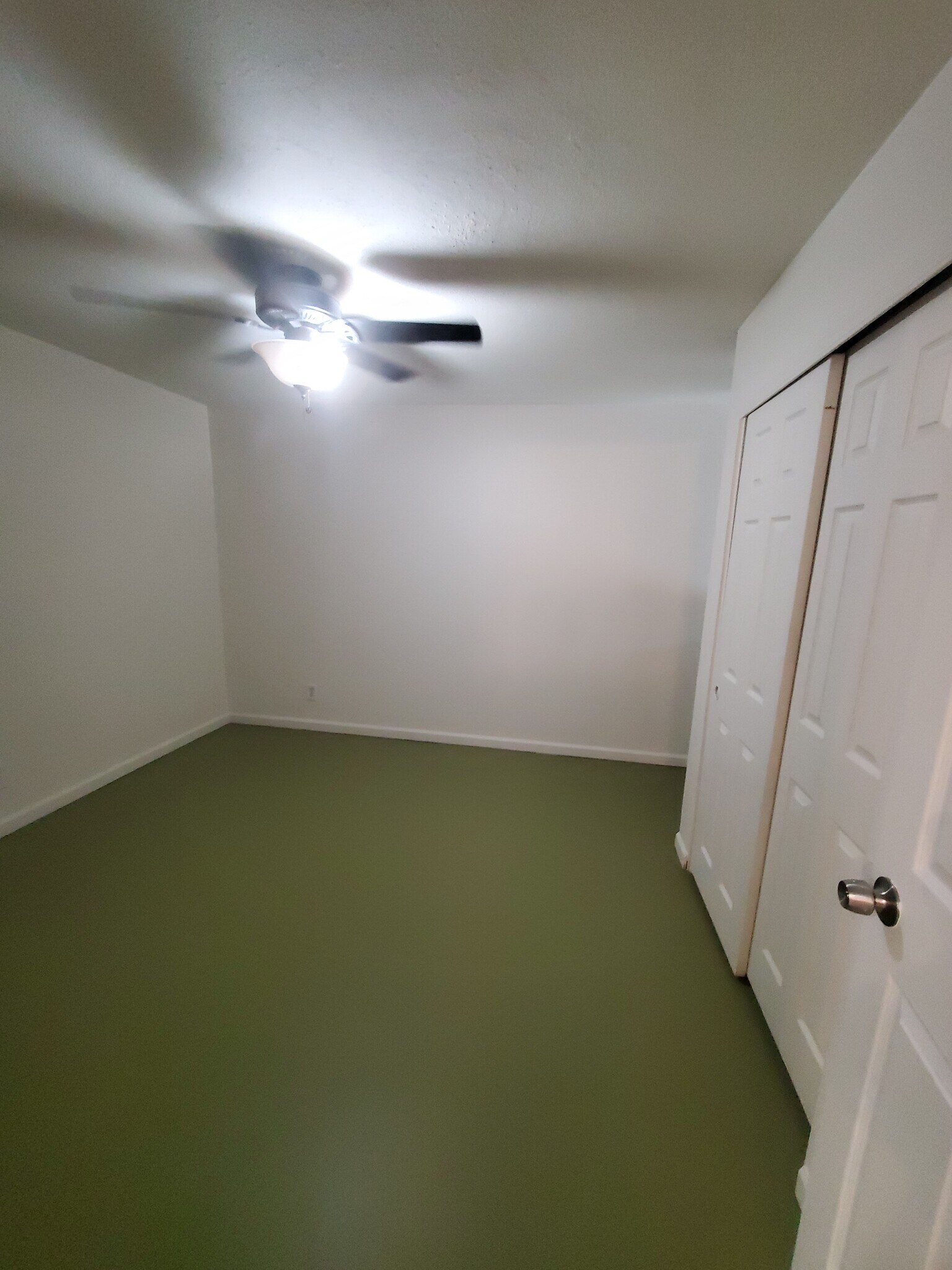 Building Photo - 1005 W 5th St