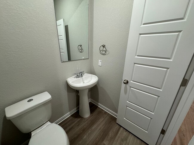 Building Photo - Luxury 3/2.5 2 Story Townhouse in NBTX