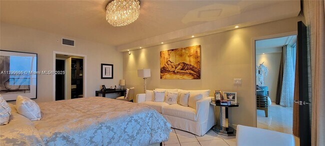 Building Photo - 1331 Brickell Bay Dr