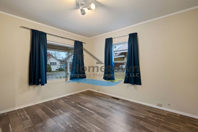 Building Photo - Kellogg Mid-Term Rental: Charming 3 Bed 1 Bath Home with Fenced Yard – Ends June 30!