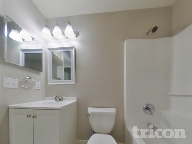 Building Photo - 8829 Lambert Ln