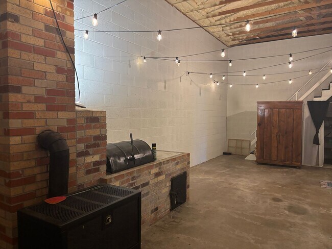 Building Photo - 1/1 Barndominium on One Gated Acre in Rura...