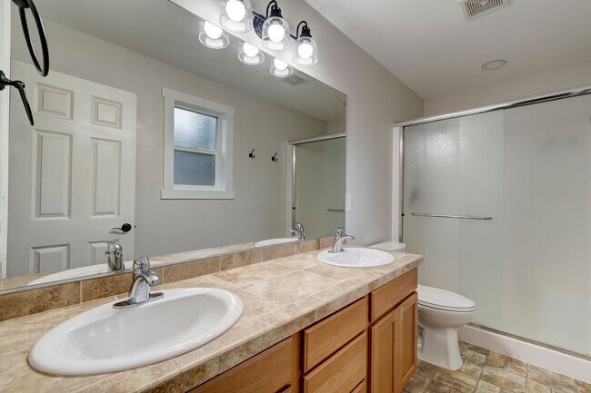 Building Photo - Updated 2-Bedroom Home with Bonus Room on ...