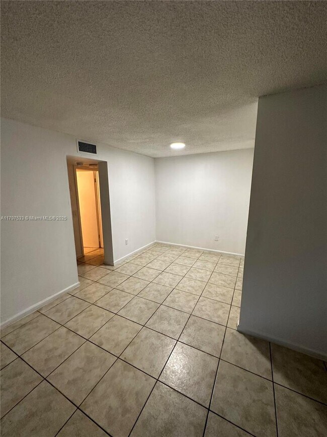 Building Photo - 1801 S Treasure Dr