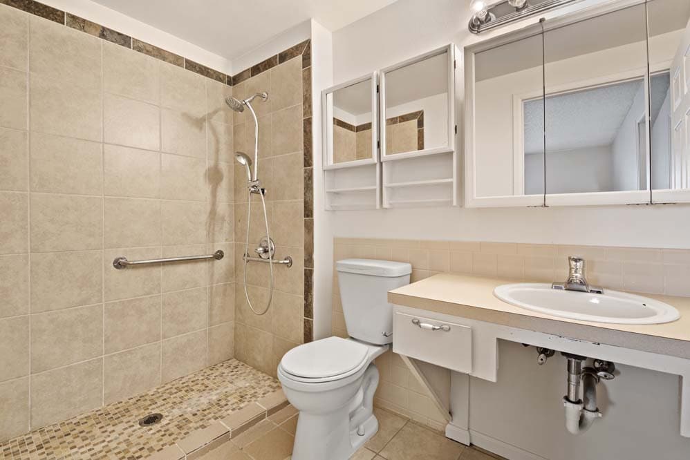 master bathroom - 278 E 42nd St