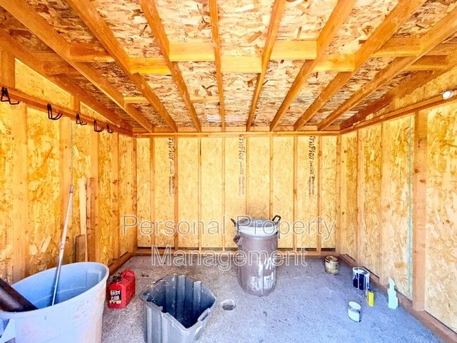 Building Photo - 4313 NE Valley View Ln