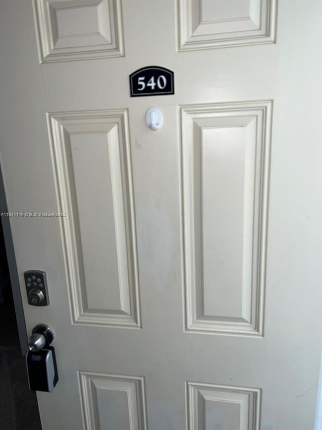 Building Photo - 540 Golden Raintree Pl