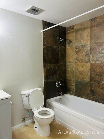 Building Photo - 3849 E Ludlow Dr