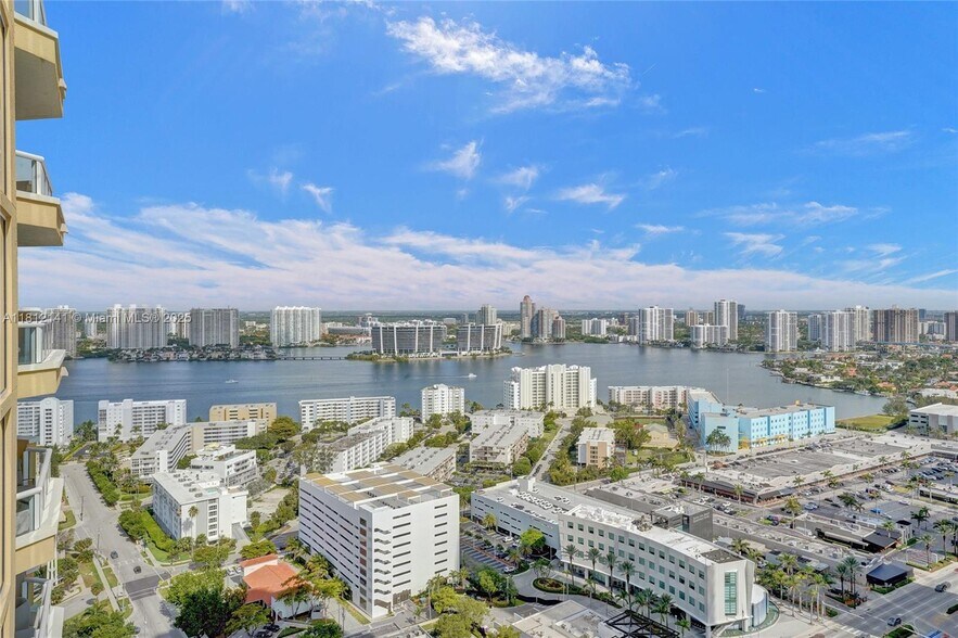 Building Photo - 17875 Collins Ave