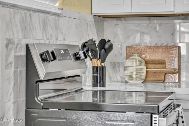 Building Photo - 35 W 8th St