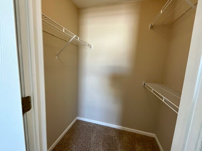 Building Photo - 290 Crestview Dr