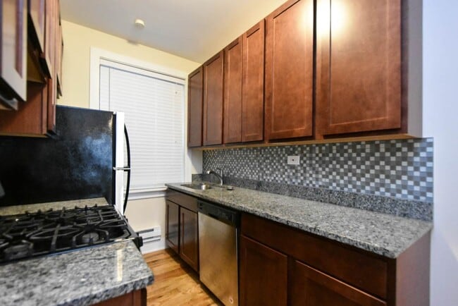 Building Photo - 1034 Dempster St