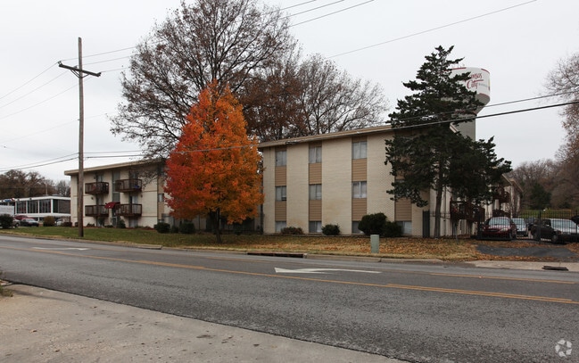 Building Photo - Eagle's Nest Apartments