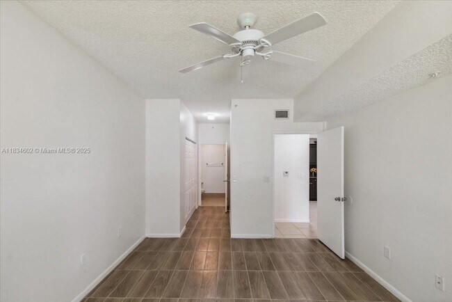 Building Photo - 6952 SW 39th St