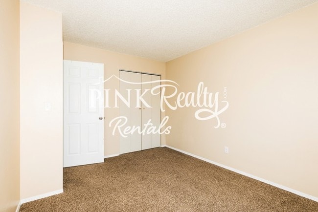 Building Photo - Great 2-Story Townhome in Soaring Eagle