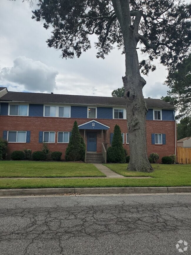 Building Photo - Absolutely Adorable two bedroom is move in...