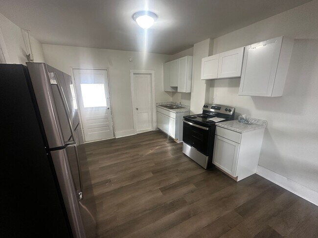 Primary Photo - 2902 S 19th St