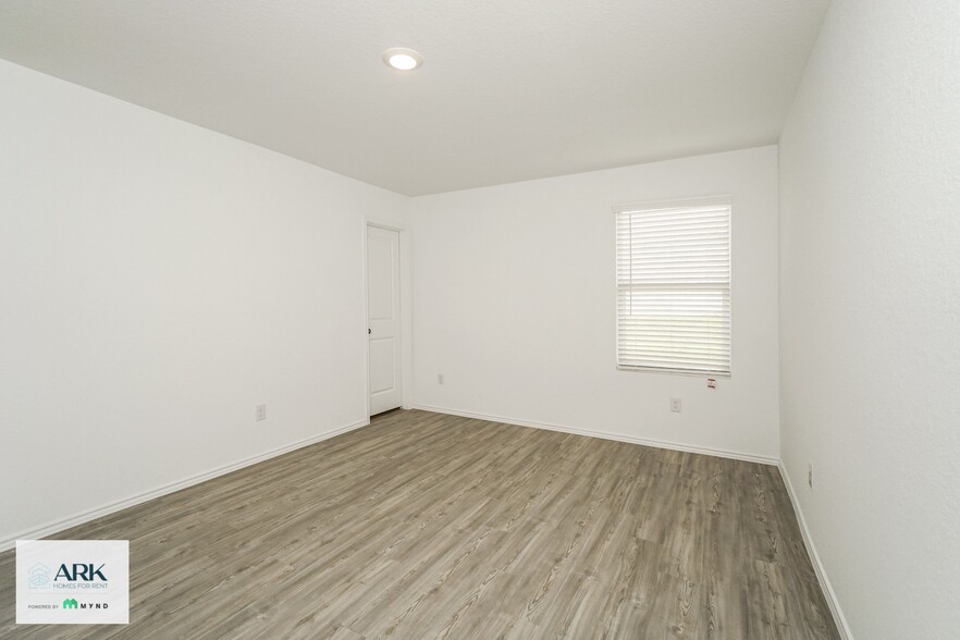 Building Photo - 5790 Companion Lp