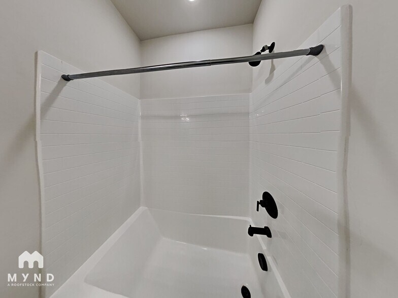 Building Photo - 667 Riverwood Pass