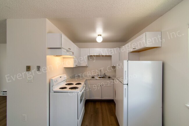 Building Photo - 3950 Manhattan Ave