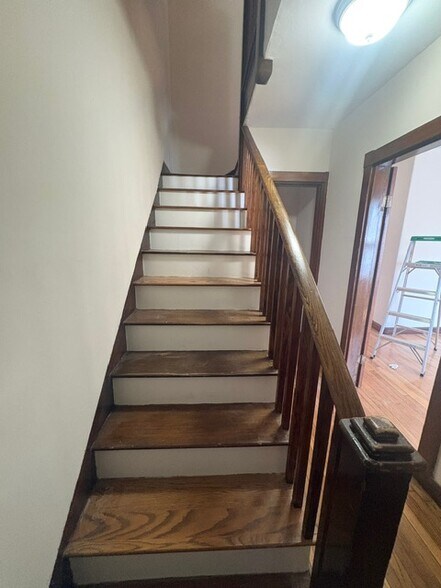 Building Photo - 5 Oakland St