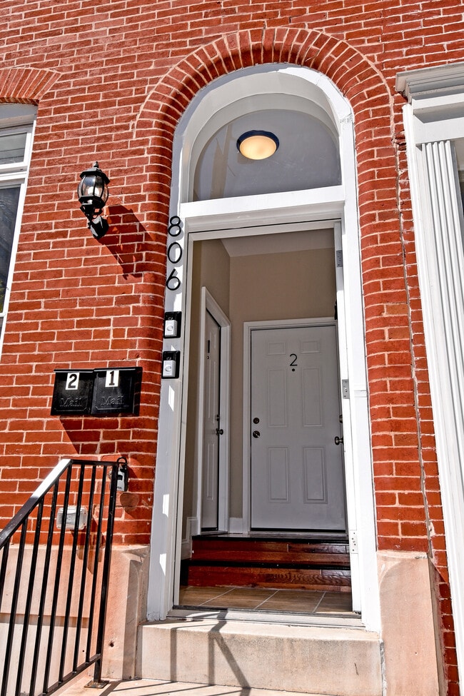 Primary Photo - 806 N Broadway