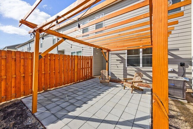 Building Photo - 5438 Thrasher Ln